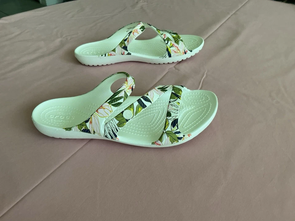 Vera Bradley Crocs Kadeel Sandálias Floresta Tropical Limitada Tamanho W9 Novo Sem Caixa (B) - Imagem 2 de 4