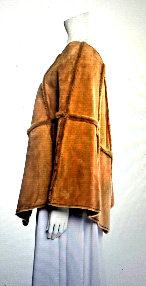 UGG Poncho (S) 皮革/绒面皮斗篷 — 第 4/4 张图片