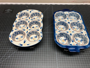 Temptations by Tara,  Muffin Pans, Ceramic Blue with wire stands / carriers