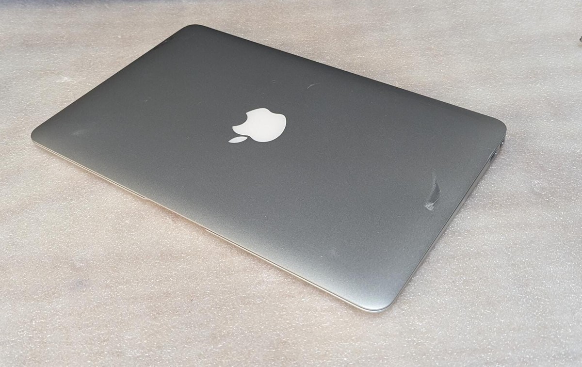 MacBook Air 11.6inch, Mid 2012 1.7GHz Intel Core i5 - 4GB MacBook Air 11.6inch, Mid 2012 1.7GHz Intel Core i5 - 4GB