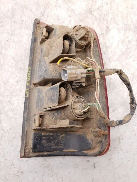 93-98 MONTAJE LUZ TRASERA IZQUIERDA LADO CONDUCTOR TOYOTA T100  Foto 4 de 4