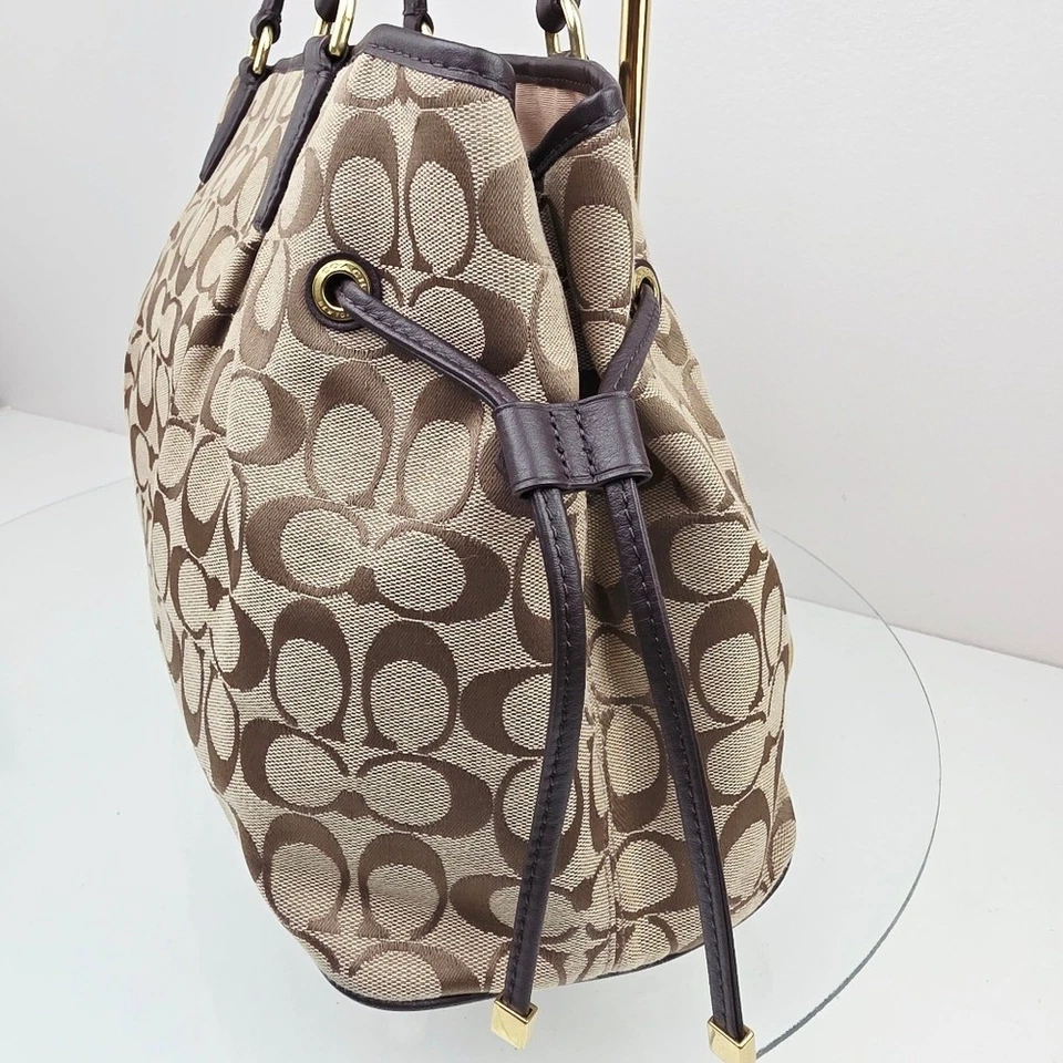 Bolso de hombro Coach Signature verde de carreras con cordón Foto 3 de 4