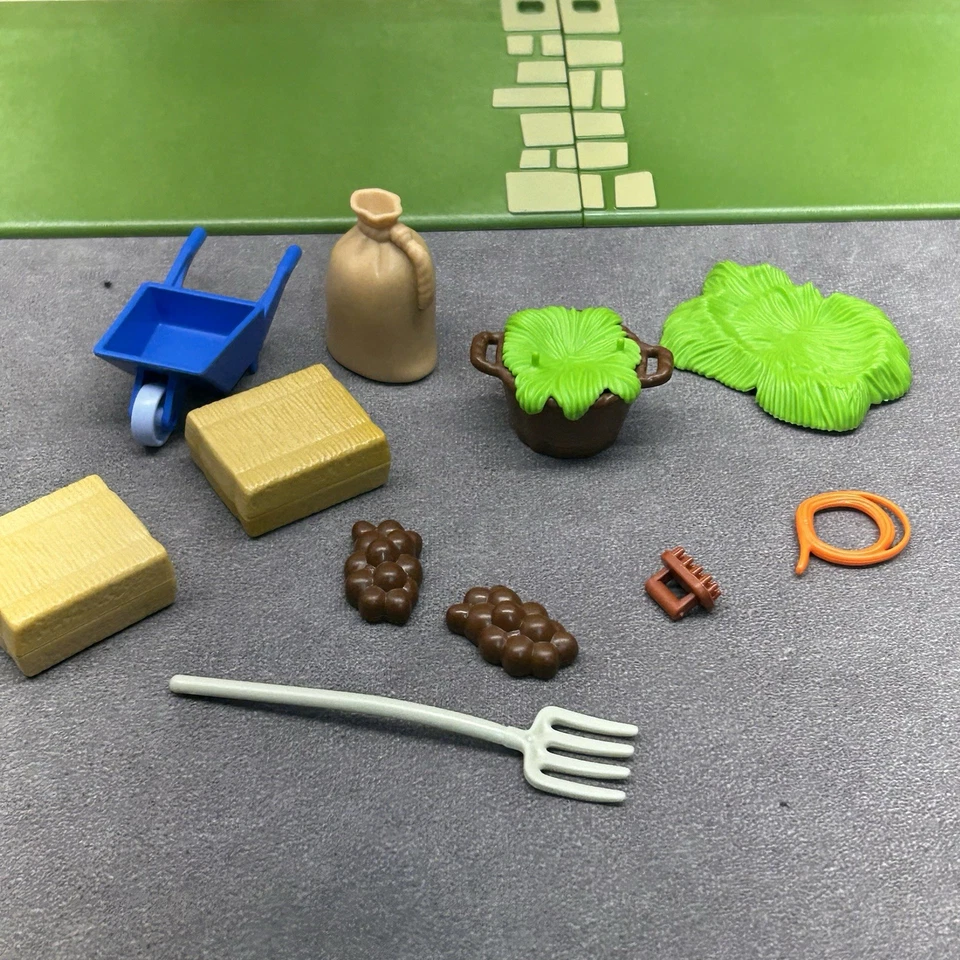 Playmobil 3120 Horse Barn -Incomplete - Image 4 of 4