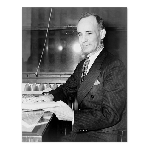 1937 Napoleon Hill Holding His Book Think and Grow Rich Poster Photo Print - Picture 7 of 40