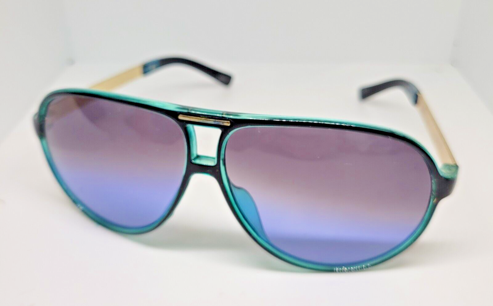 Sunglasses Men Green Black and Gold Aviators Y2k Vtg. Graident Polycarb Lens UVP