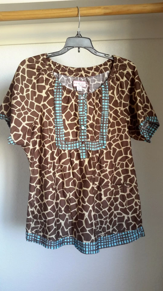 Blusa Médica Koi By Kathy Peterson para Mujer Talla L Estampado Animal Leopardo Usada Foto 2 de 4