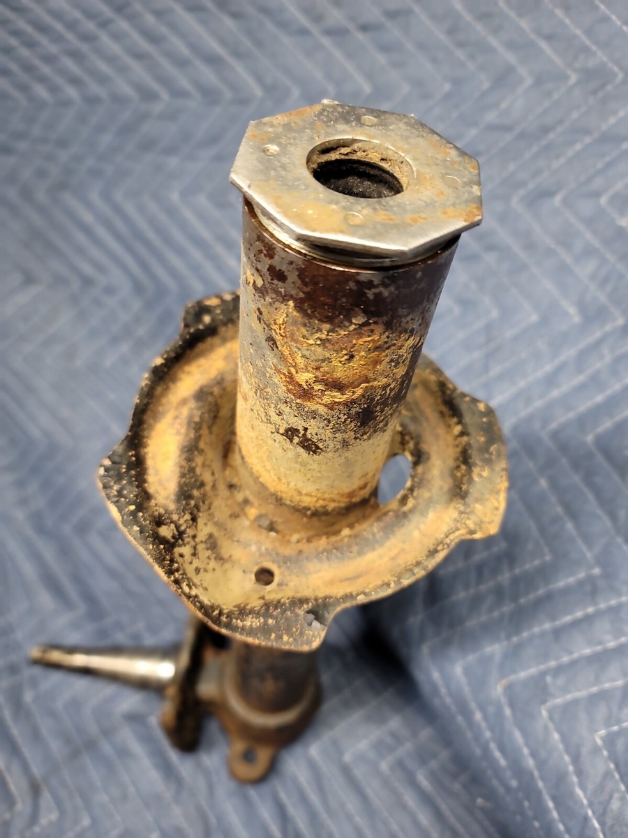 1980-1983 Te71 toyota corolla Coupe front wheel spindle hub