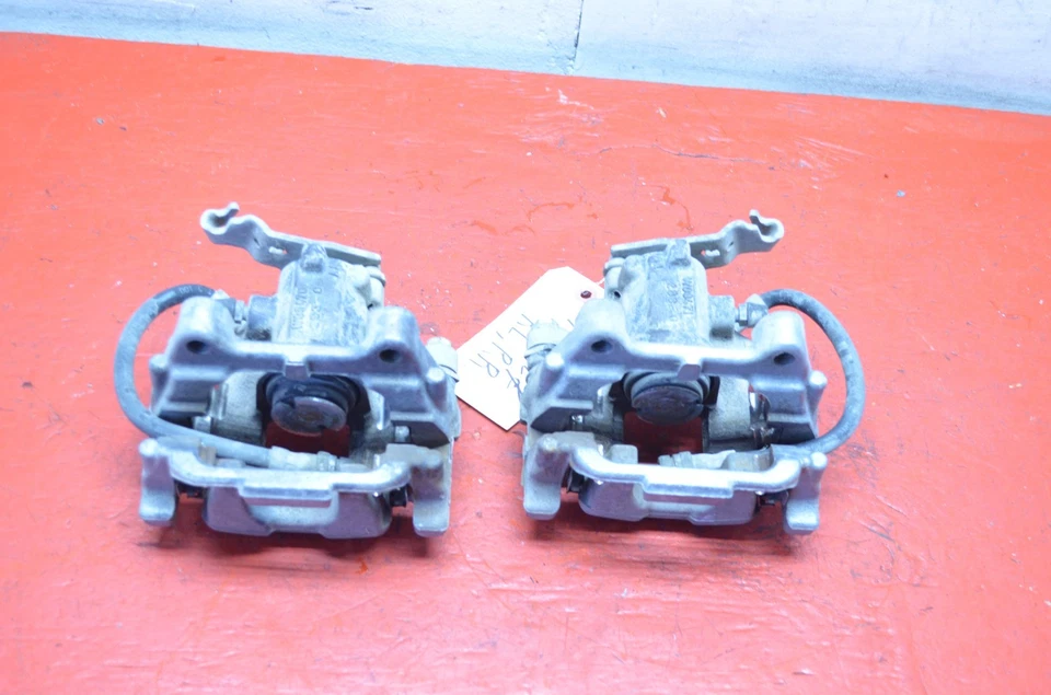 10-14 VOLKSWAGEN GOLF TRACCIÓN DELANTERA TRASERA IZQUIERDA/DERECHA JUEGO DE PINZAS DE FRENO OEM Foto 4 de 4