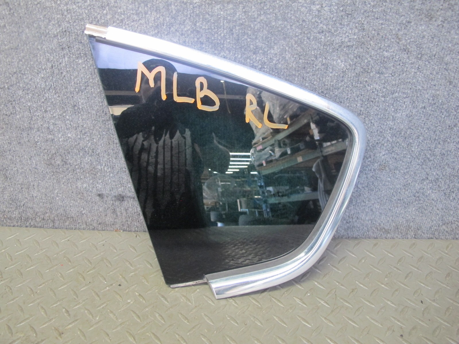 2017-2020 MASERATI LEVANTE M161 REAR LEFT SIDE QUARTER CORNER GLASS WINDOW