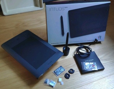 Wacom Intuos pro Grafiktablett small