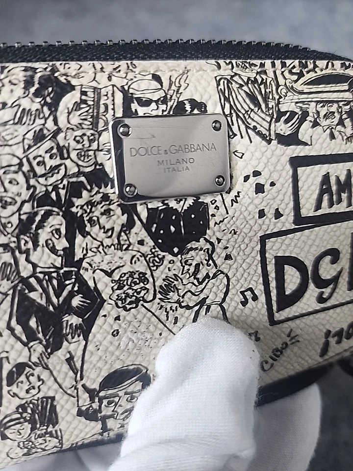 Estuche para Tarjetas Dolce and Gabbana Cuero Blanco Graffiti Cremallera con Certificado de Auténtico  Foto 3 de 4