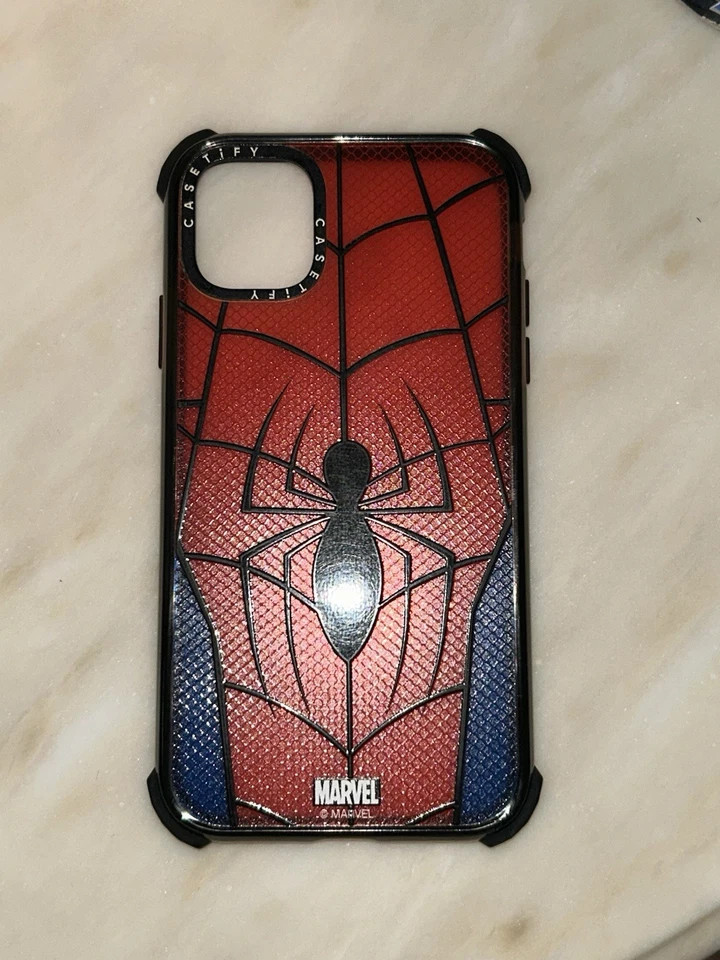 CASETiFY Spider-Man Traje Estuche Ultra Impacto iPhone 11 + Protector de Pantalla Foto 3 de 4