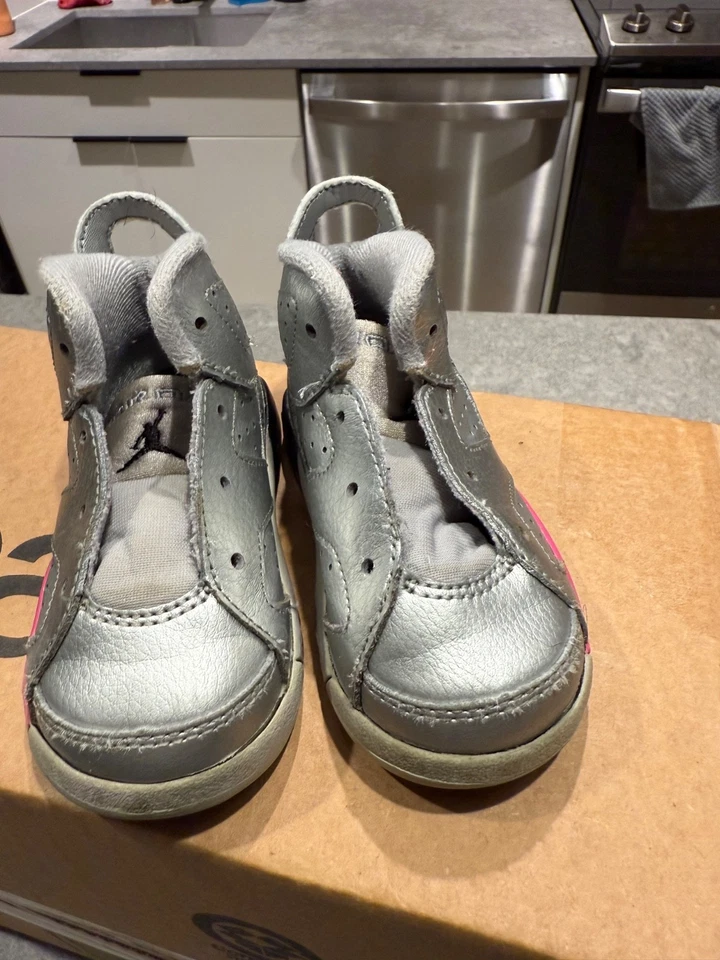 Nike Air Jordan 6 Retro Bebé Niño Pequeño Talla 5C Plata Rosa 384667-009 Vday FTLOTG Foto 2 de 4