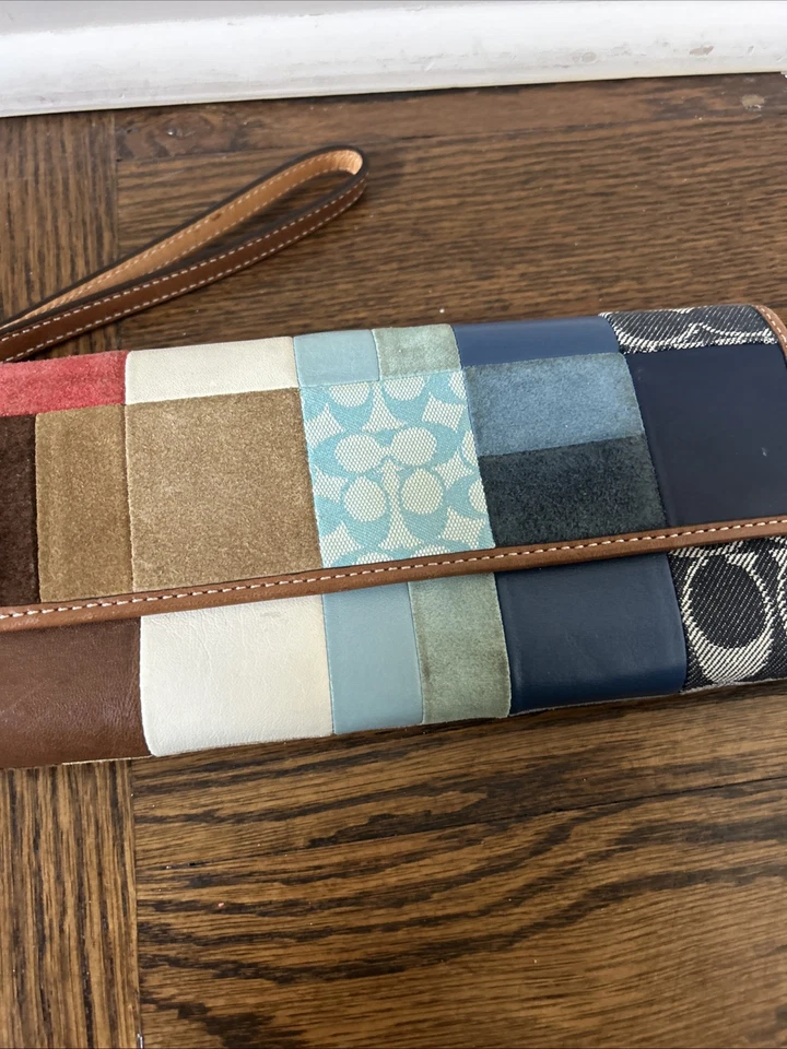 Cartera Muñequera Coach Denim Patchwork Gamuza Cuero Foto 3 de 4
