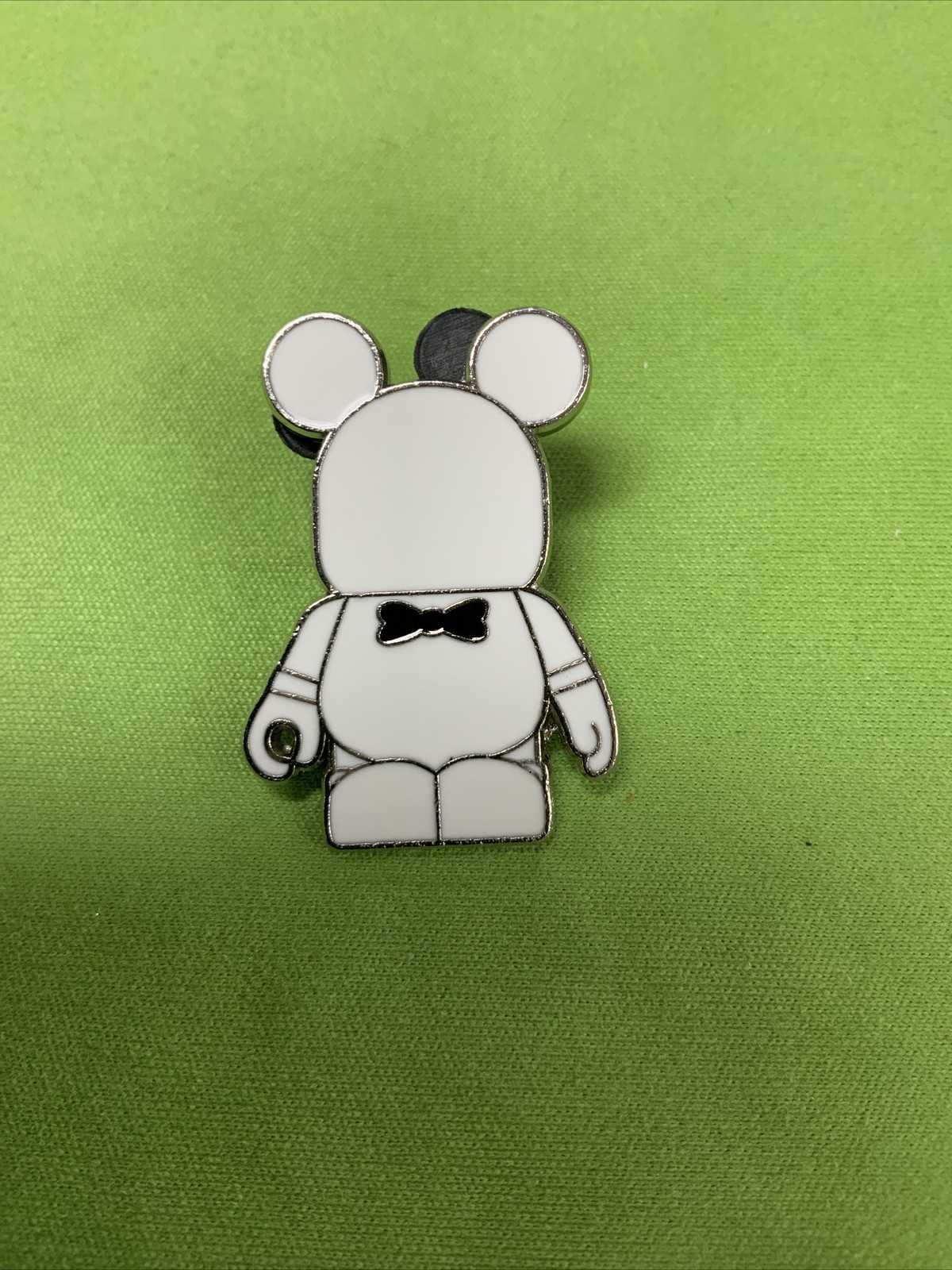 Vinylmation - White and Bowtie - Disney Pin