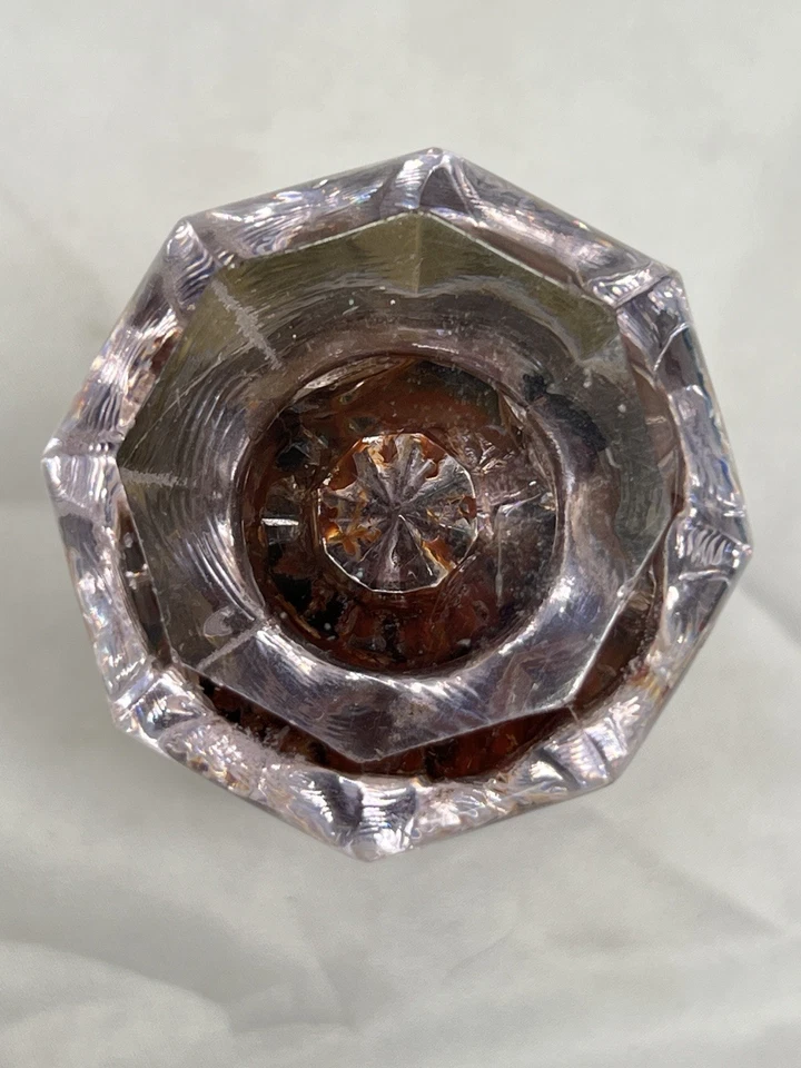 Juego de perillas de puerta vintage de vidrio amatista púrpura y latón Octaganol muy bonito Foto 3 de 4