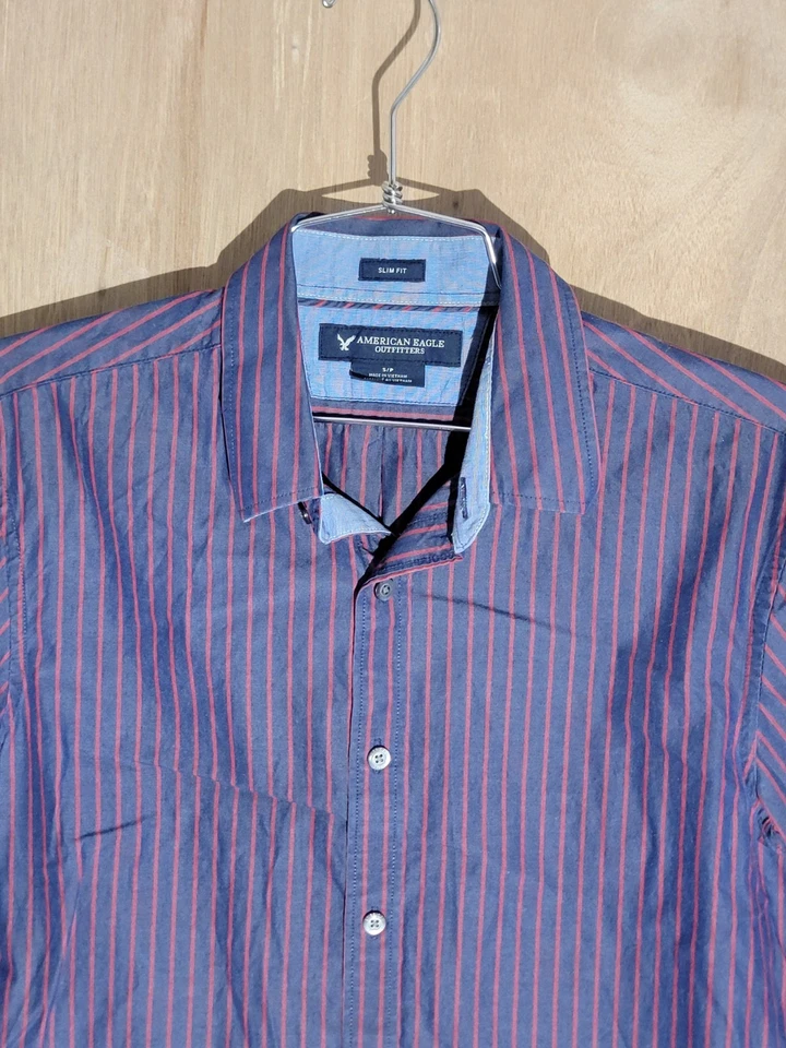 Camisa de Vestir American Eagle Outfitters Pequeña Calce Ajustado Azul Rojo Rayas Manga Larga Foto 4 de 4