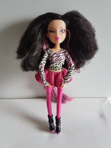 pink haired bratz doll