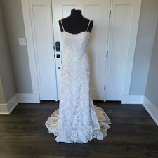 Essense of Australia D2106 Size 10 Sample Lace Wedding Dress Ivory Champagne