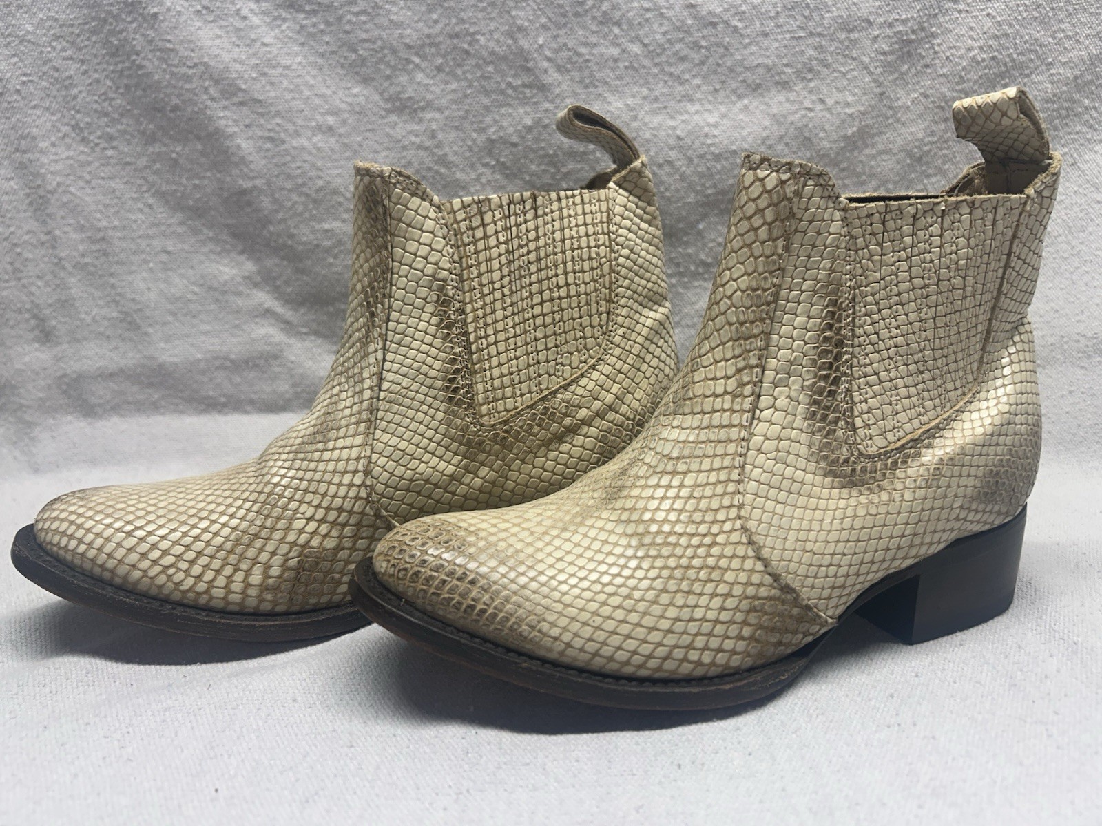 Freebird by Steven Womens Size 7 B Lasso Ivory Snake Look Leather Booties Boots