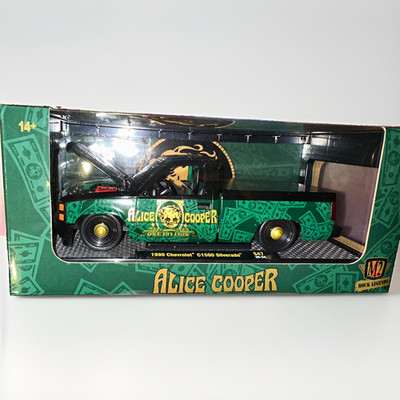 M2 Machines Rock Legends Alice Cooper 1990 Chevy C1500 Silverado 1:24