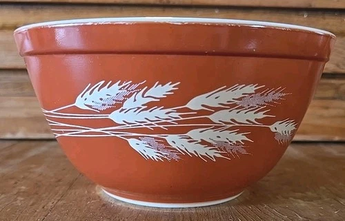 Vintage Pyrex 402 Autumn Harvest Wheat Pattern Nesting Mixing Bowl 1.5 Qt. USA
