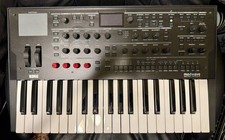 Korg Modwave 37-Key Wavetable Synthesizer, Includes 1200 sounds