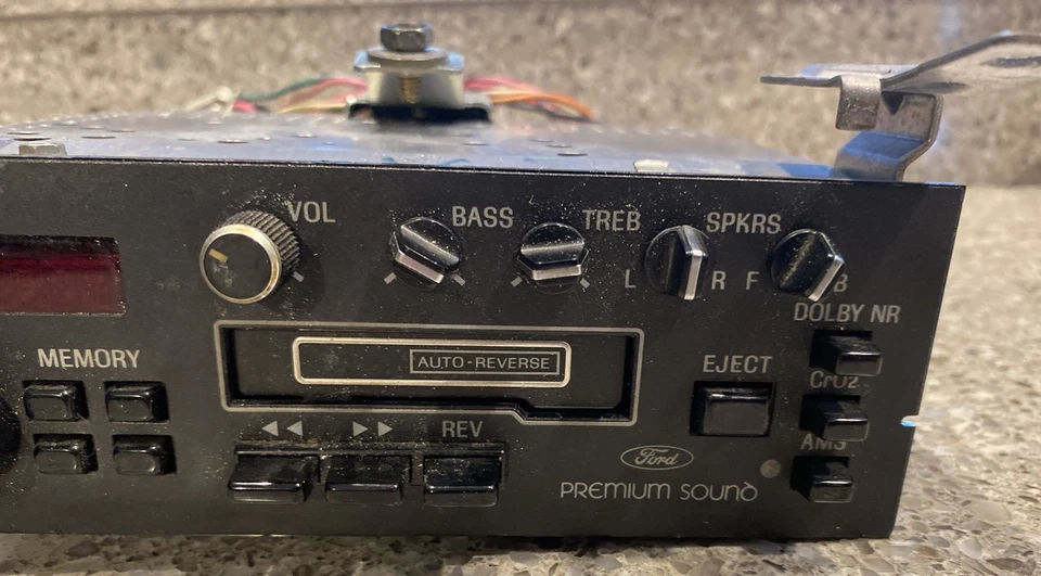 Chicote de fios/amplificador de rádio cassete AM/FM digital som premium Ford Mustang 1985 - Imagem 4 de 4