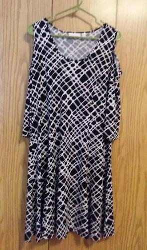 Black IKAT Artsy Resort Vacation 