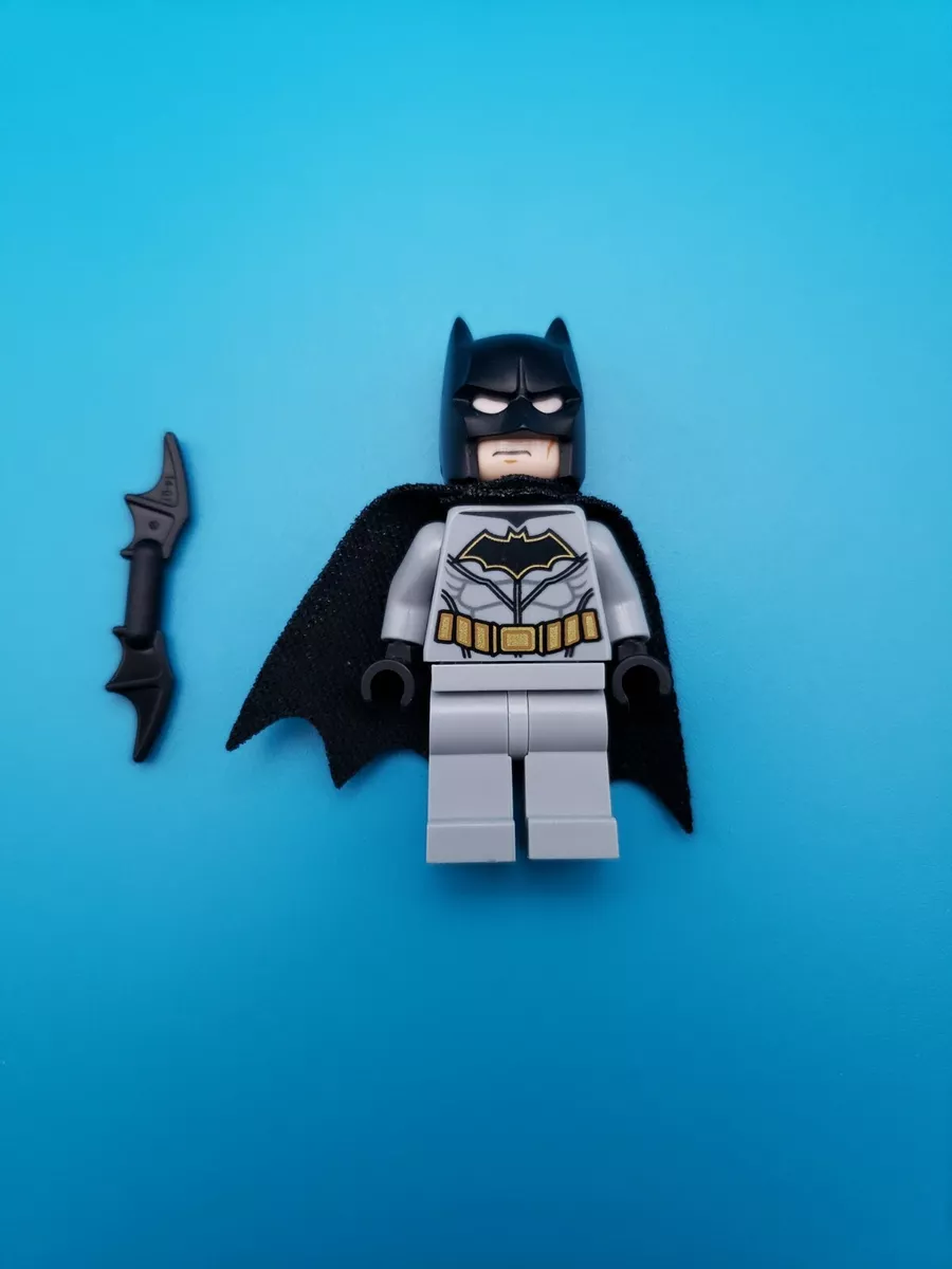 Batman LEGO Minifigure DC Super Heroes Light Bluish Gray Suit Figure - 76117