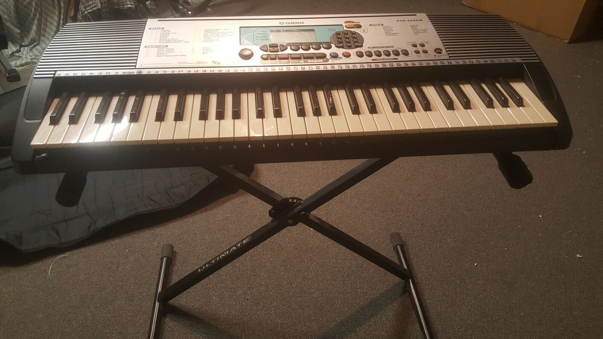 YAMAHA　PSR-225　61鍵キーボード　シンセサイザー YAMAHA PSR-225 61鍵キーボード シンセサイザー Yamaha