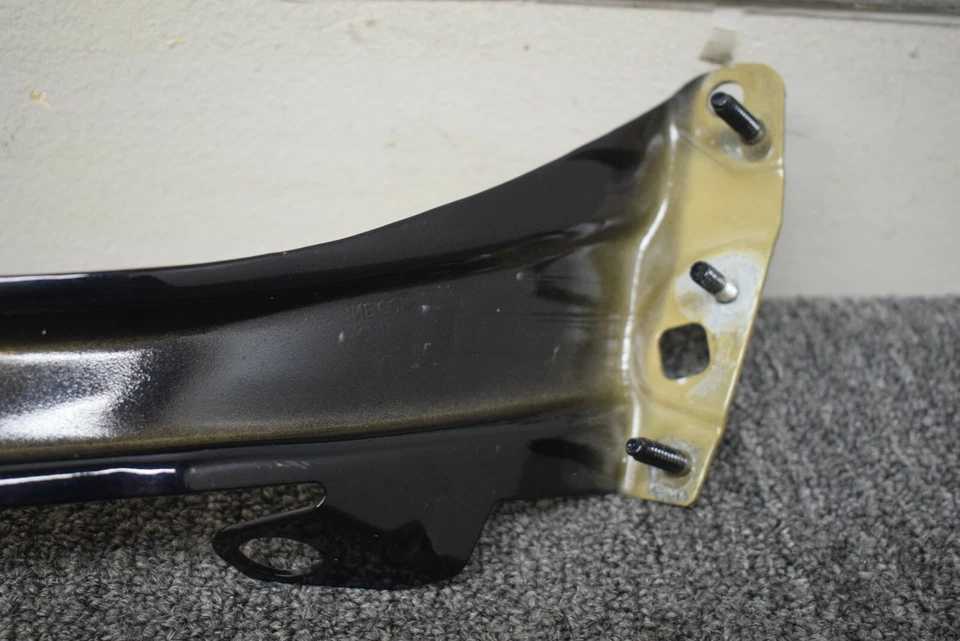 VOLKSWAGEN BEETLE 2012-2019 SOPORTE GUARDABARROS FÁBRICA OEM Foto 3 de 4