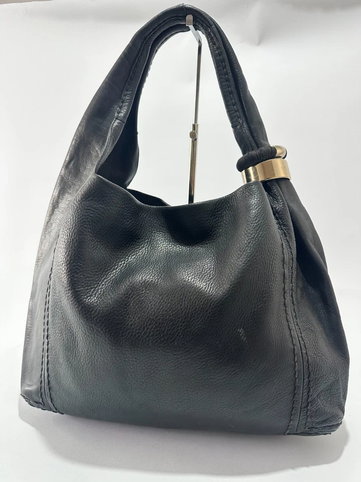 Hobo Saba mediano de cuero negro Jimmy Choo Foto 2 de 4