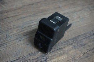 Schalter Heckscheibenheizung 535959621 VW Passat 35i B3 Polo II 86c T4 Corrado