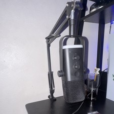 Razer Seiren Emote Black USB Desktop Microphone Cardioid Condenser Boom Arm