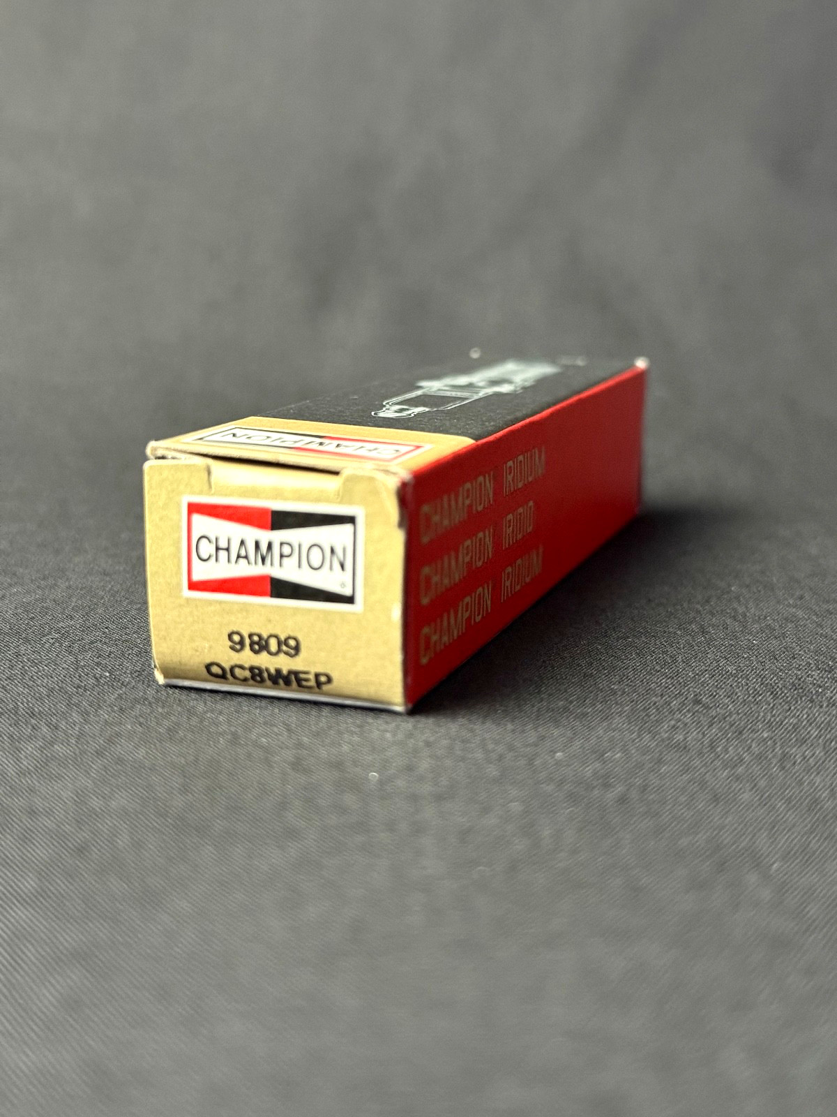 NEW 0810 Champion Spark Plug QC8WEP