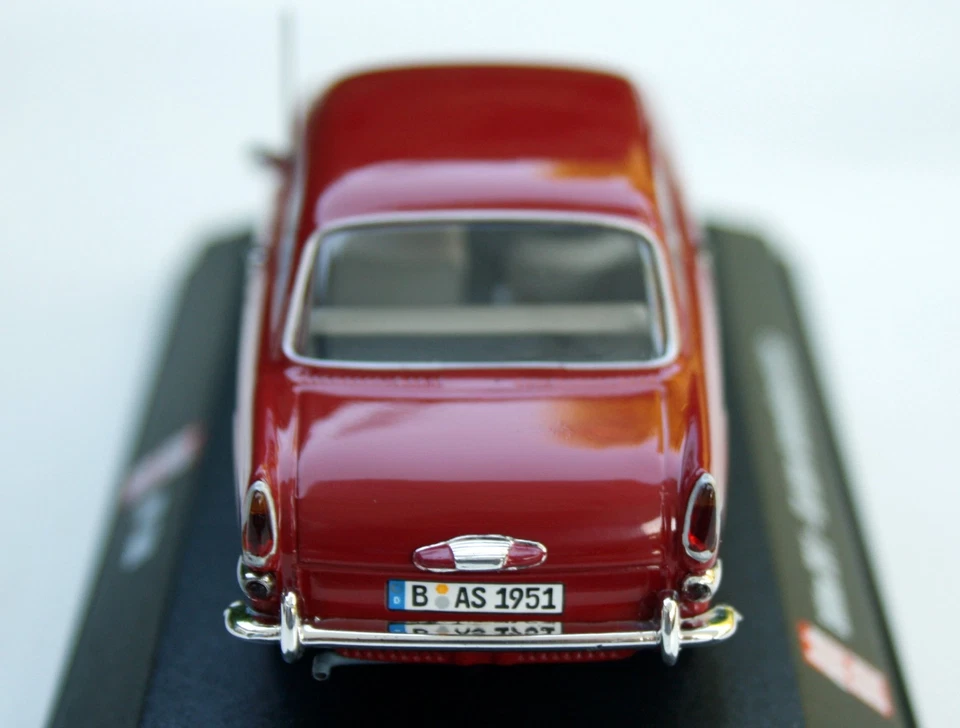 VW 1500 Typ 3 Limousine Bj. 1961-1966, Rosso, Minichamps-Sondermodell Auto Foto - Immagine 3 di 4