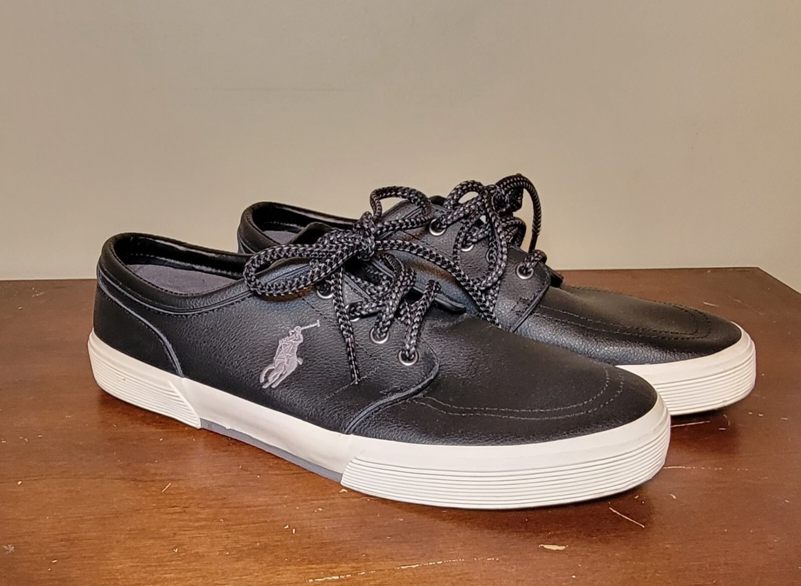 10.5 D Black Athletic Shoes 