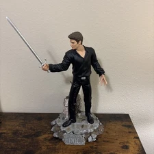 Angel (Buffy the Vampire Slayer/David Boreanaz - Varner Studios) statue