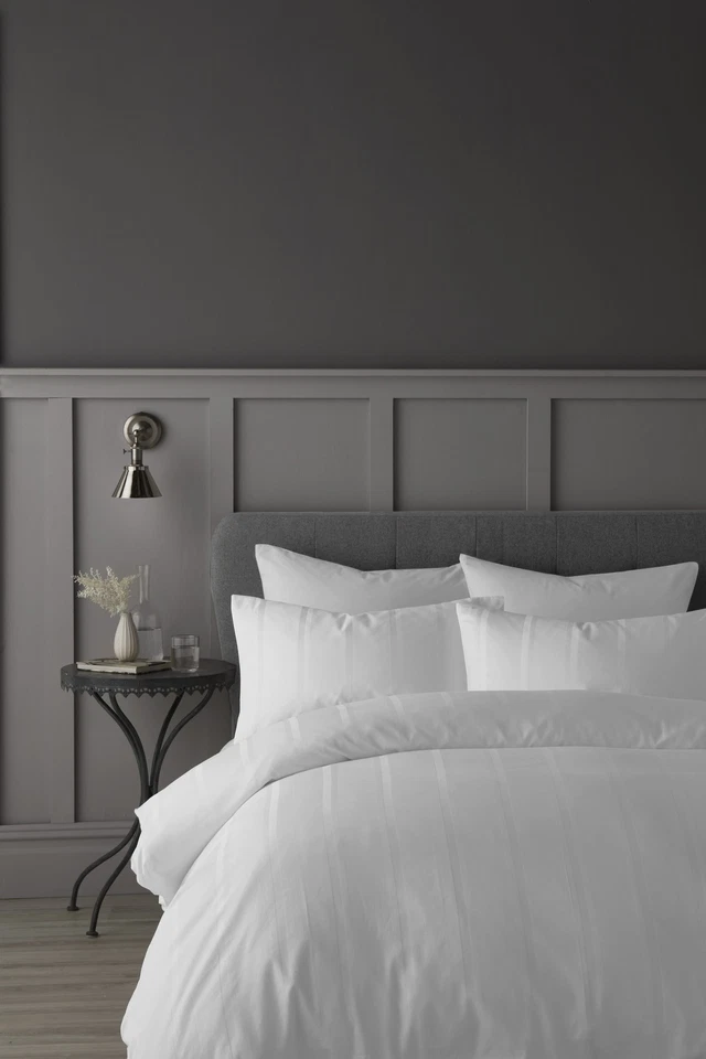 ASHLEY WILDE Luxe and Wilde Henry White Bedding Set - Hotel Quality