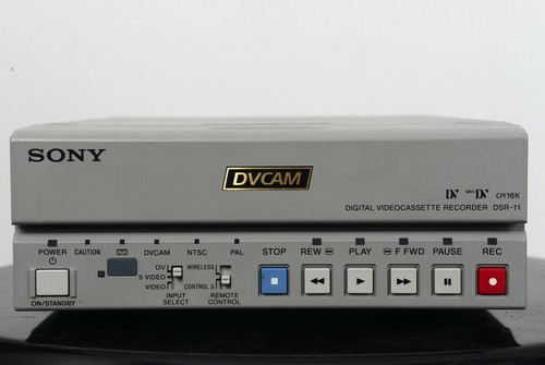 1 SONY DSR60P LECTEUR / VIDEO DV / DVCAM. En panne