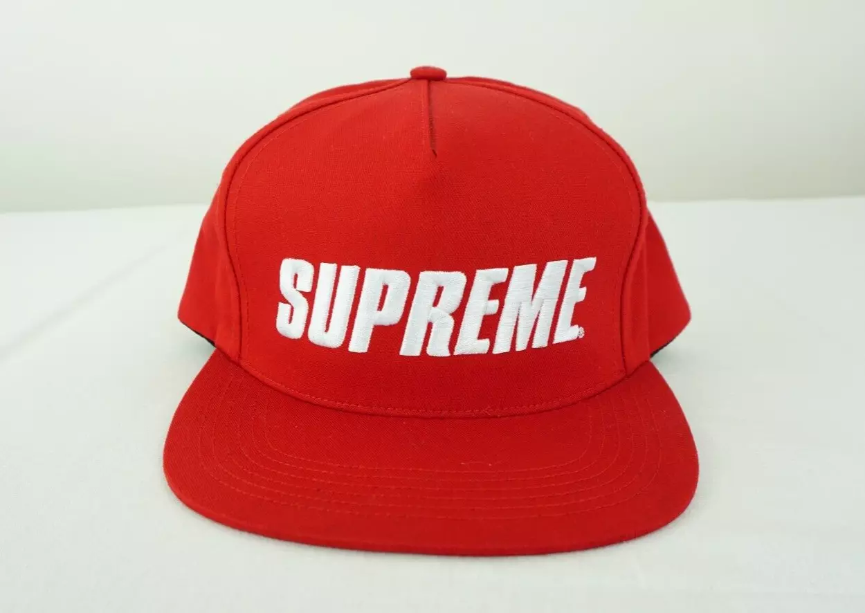 Casquette snapback rouge 5 panneaux logo barre Supreme SS16 mode streetwear