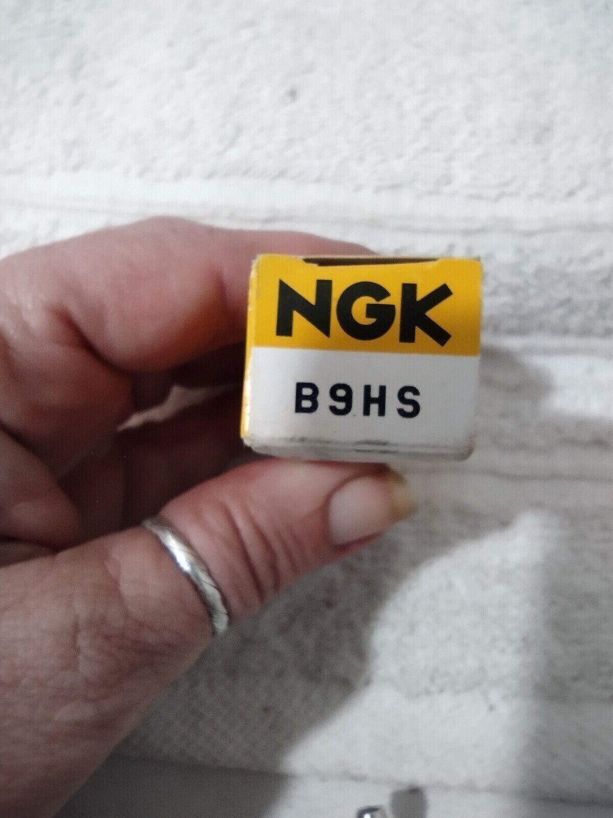 NGK/ B9HS /Spark Plug/ 1 Spark Plug