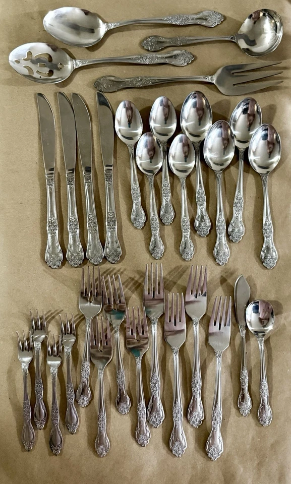 Rogers Oneida Stainless Floral Service For 4 With Serving And App. Forks 30pc - Image 2 of 4
