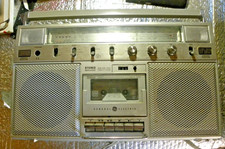 Vintage General Electric Boombox No 3-52454A AM FM Cassette For Parts or Restore