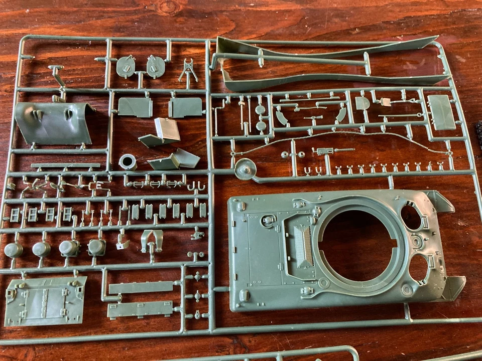 Sherman M4 A1, scala 1:35, Italeri, Italy. Modello da montare, plastica. Anni 70 - Immagine 3 di 4