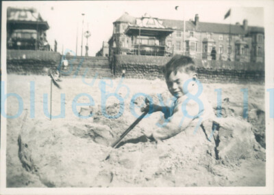 1930s Photo Blackpool south sands sea wall promenade boy digging sand 3.5x2.5''