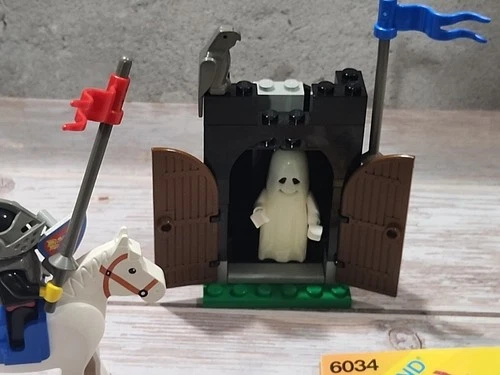 LEGO Black Monarch's Ghost Castle 6034 Complete Set 43 Pieces W/instructions