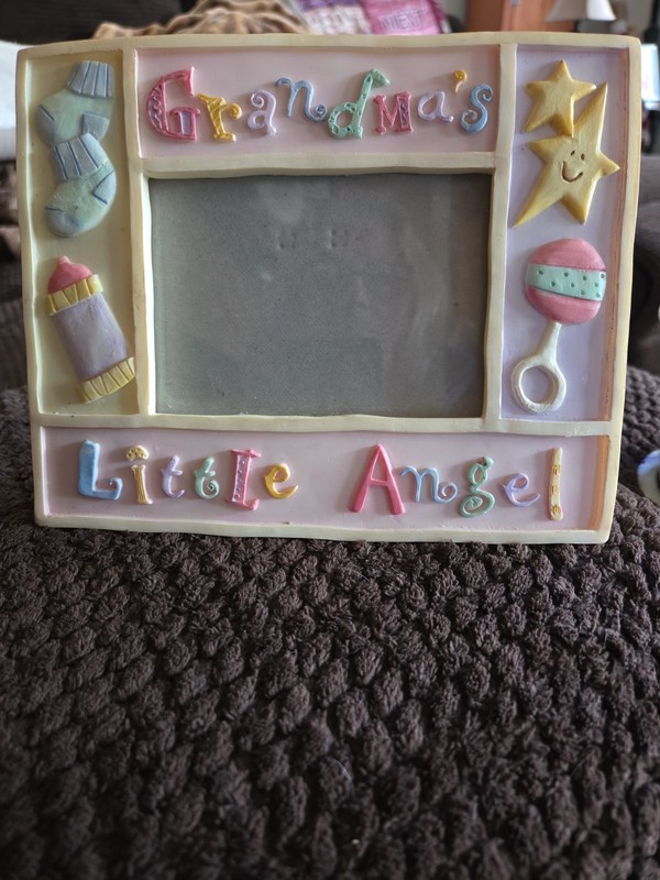 Russ 3D Photo Frame  Baby  Grandma Angel Frame 3X5 Hand Painted Pastel