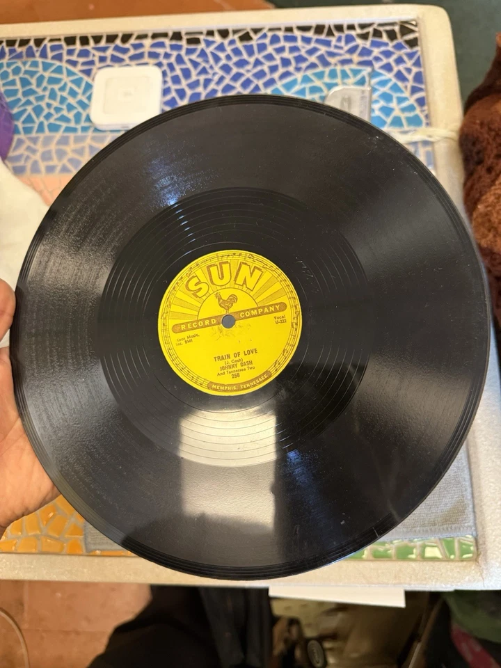 Johnny Cash, Sun 258 Train of Love/There You Go E+ 78 RPM Record Foto 4 de 4